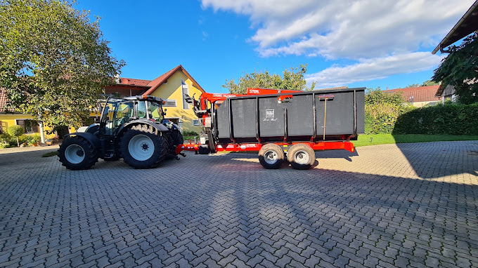 Traktor bei der Arbeit